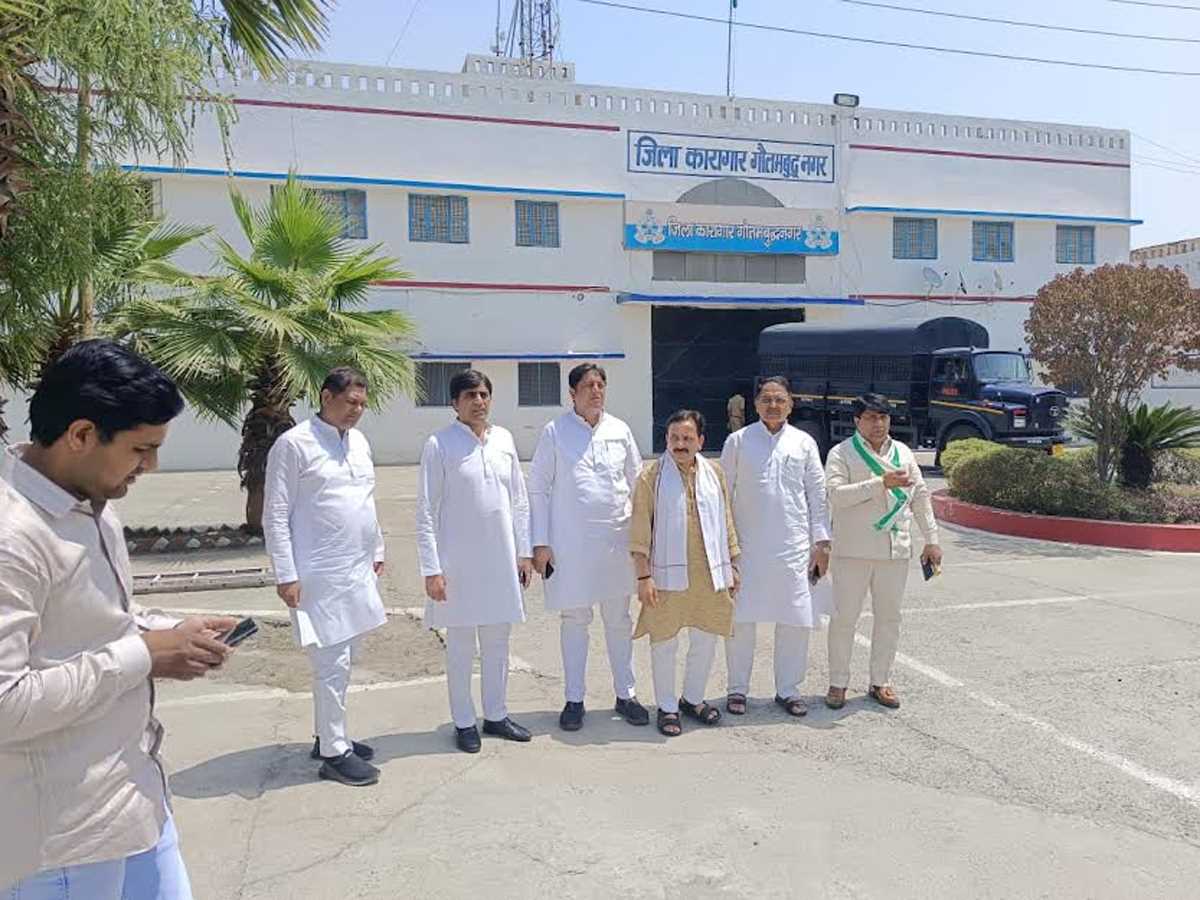 रालोद नेता जिला कारागार में बंद किसानों से मुलाकात करने पहुंचे